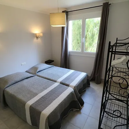 2 Bedroom Branly Apartment