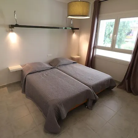 2 Bedroom Branly Apartment *