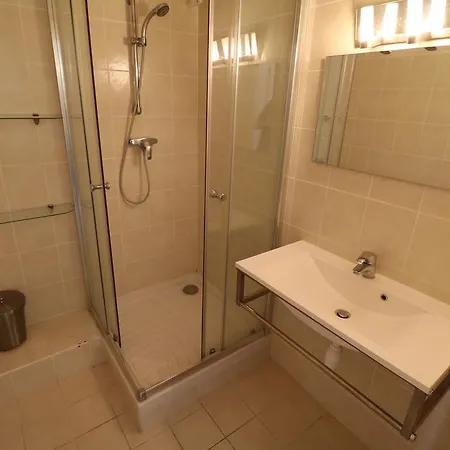 2 Bedroom Branly Cannes