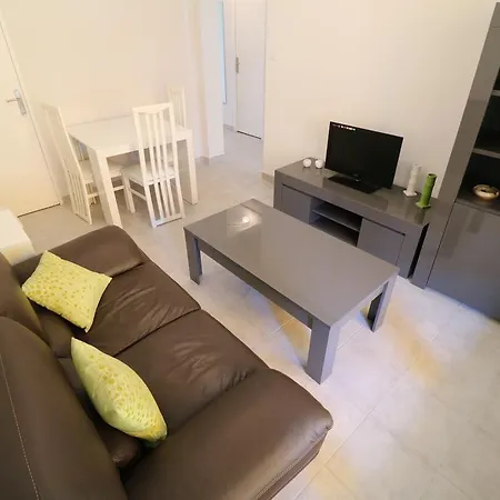 2 Bedroom Branly Daire